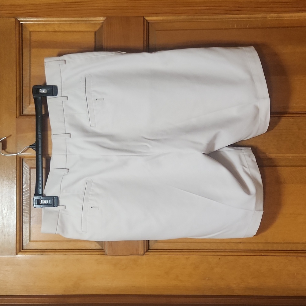 Peter Millar Beige Men's Shorts Size 35, Wicking, GUC - Picture 2 of 5